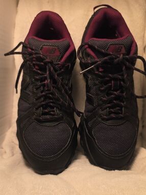 New Balance Men's Black and Purple Athletic Sneakers
